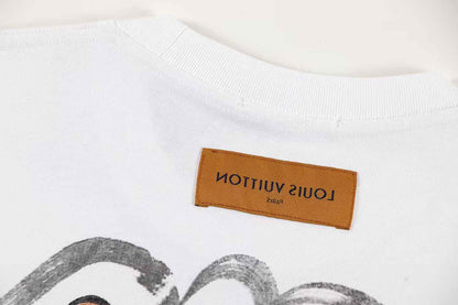 Camiseta con estampado artístico