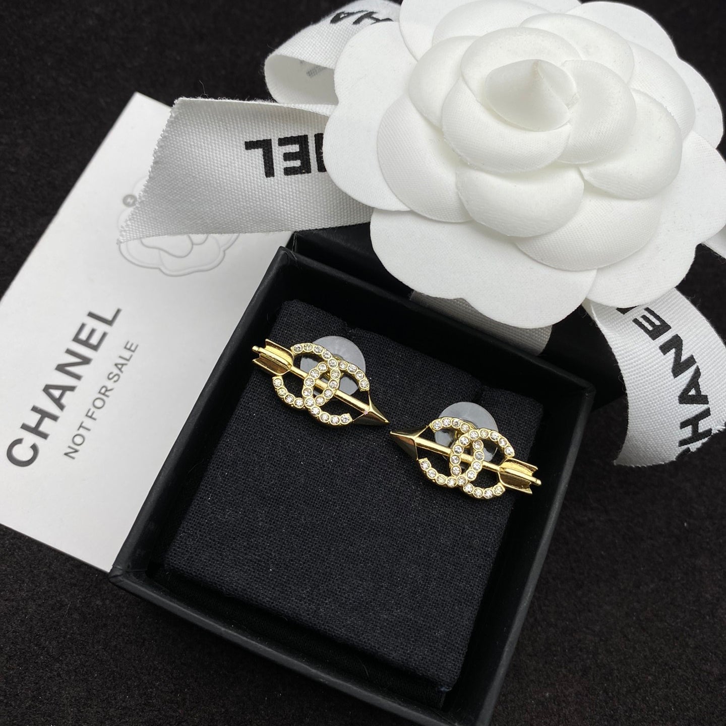 Pendientes de circonita con forma de flecha de Cupido