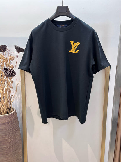 Camiseta con bordado clásico renovado