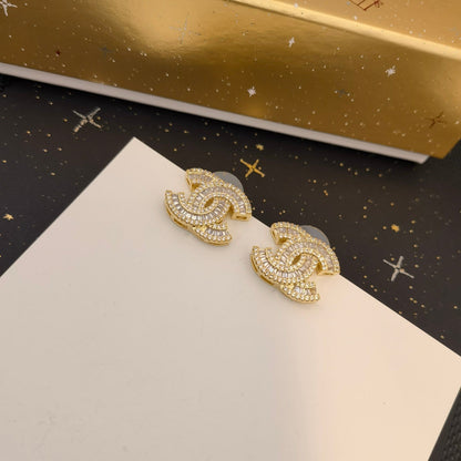 Pendientes elegantes y clásicos con logotipo para mujer
