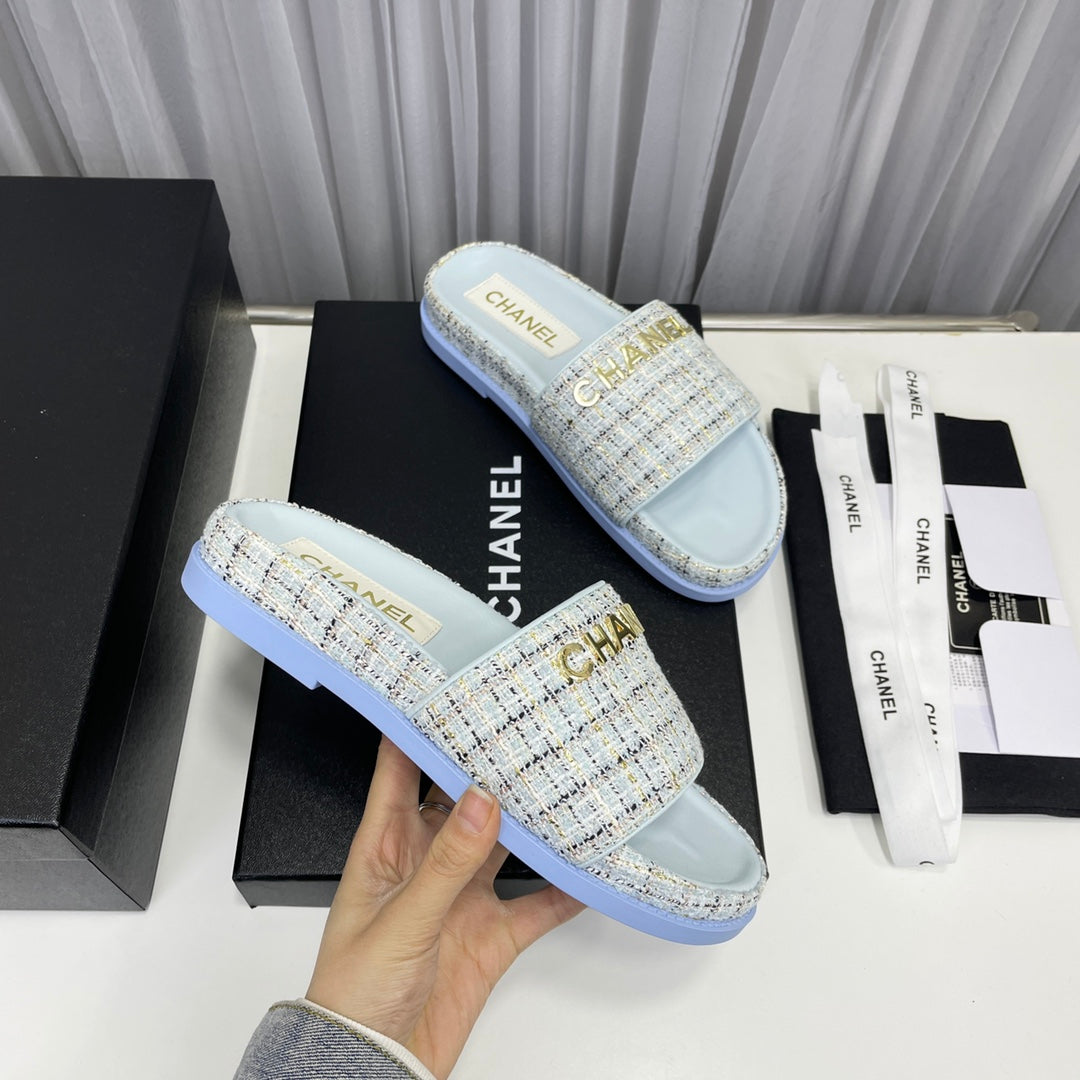 Sandalias planas clásicas de moda