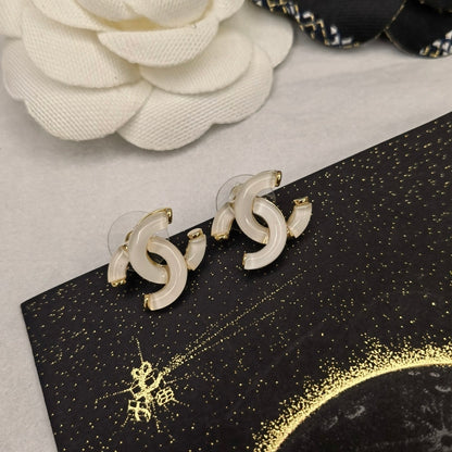 Pendientes de resina con letras vintage