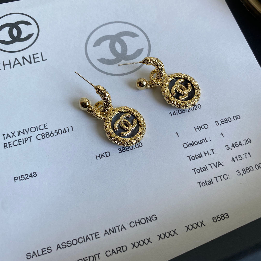 Pendientes con diseño plisado
