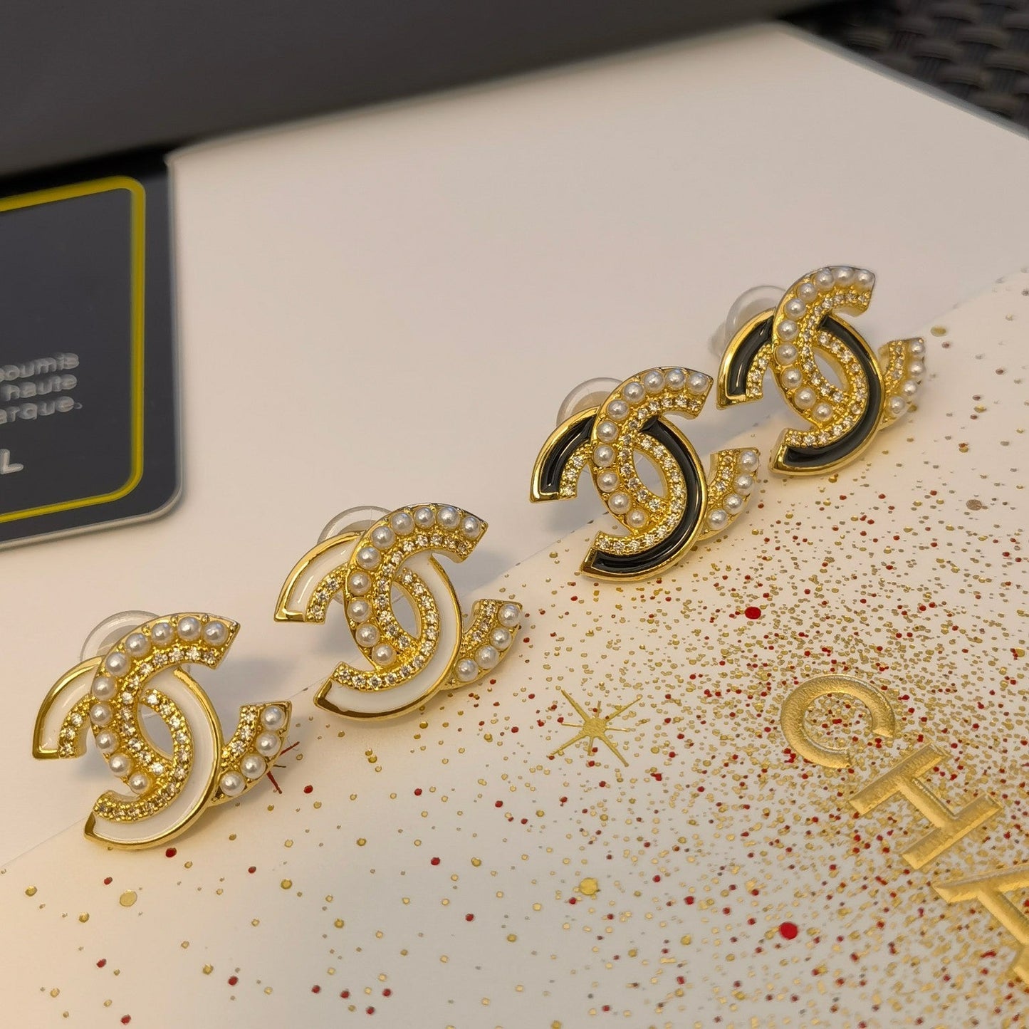 Pendientes de costura de perlas y diamantes de imitación de moda