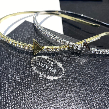 Diadema con Diamantes y Logo de Triángulo