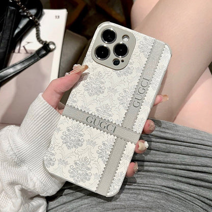 Estuche de cuero repujado