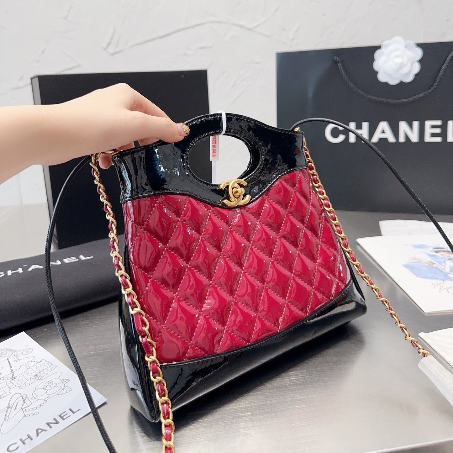 31 Bolso de compras de charol
