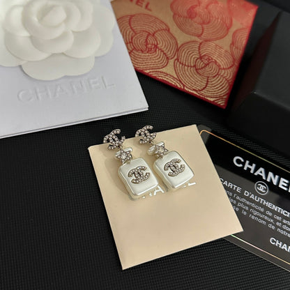 Pendientes de gota de frasco de perfume blanco
