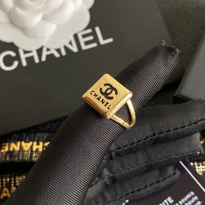 Anillo Abierto Cuadrado con Temperamento