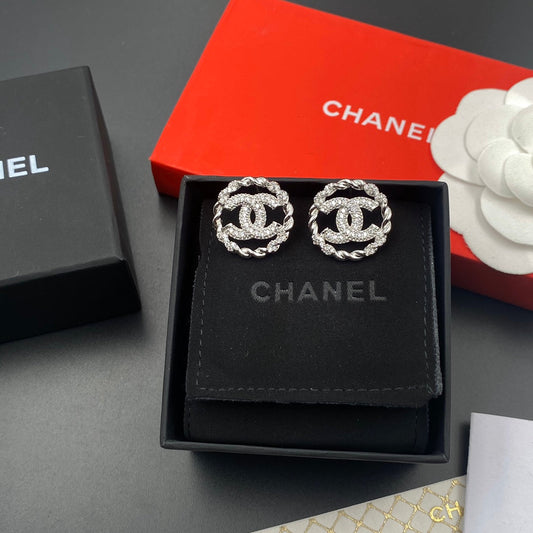Fines boucles d'oreilles clous rondes en zircon étincelant