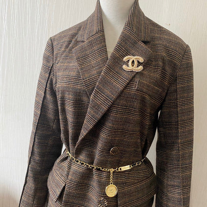 Broche de oro con diamantes de talla brillante de primera calidad