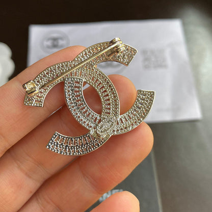 Broche en strass de cristal