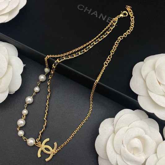 Collar Vintage Chapado en Oro con Perlas