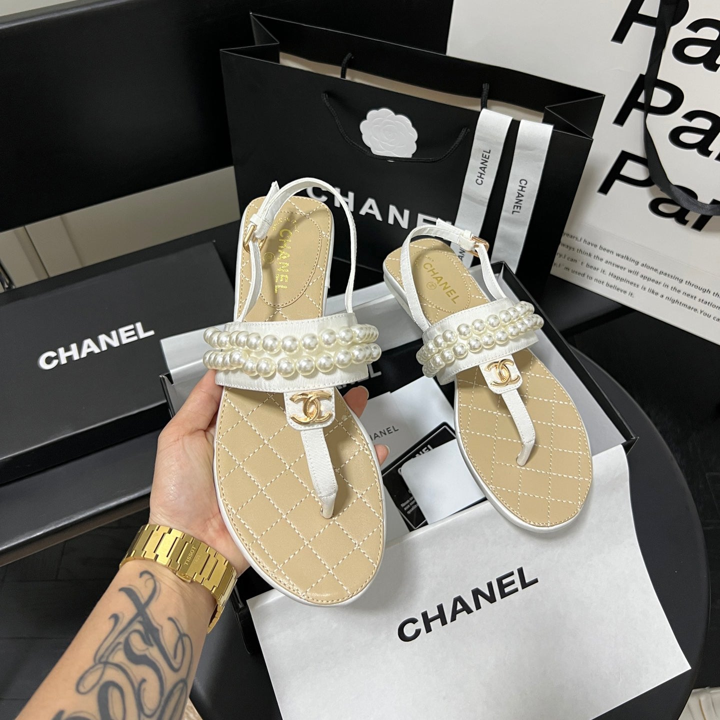 Sandalias de perlas con diseño de moda