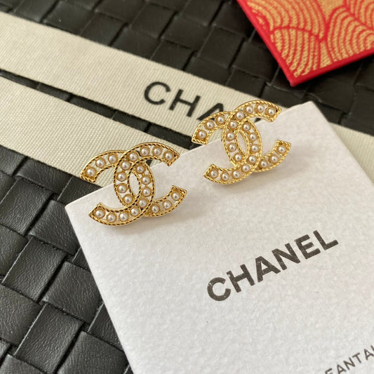 Boucles d'oreilles délicates ajourées avec perles