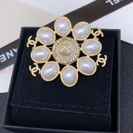 Nouvelle broche de luxe en perles