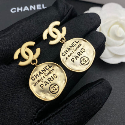 Pendientes irregulares de alfabeto vintage