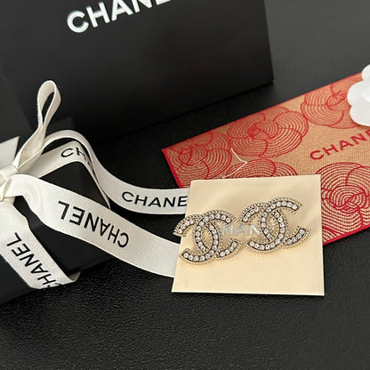 Aretes con logo vintage y diamantes completos