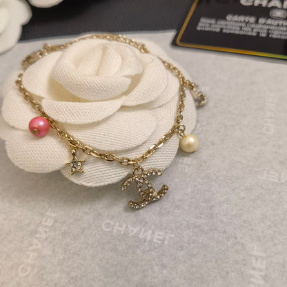 Pulsera con colgantes de perlas y diamantes de imitación de moda
