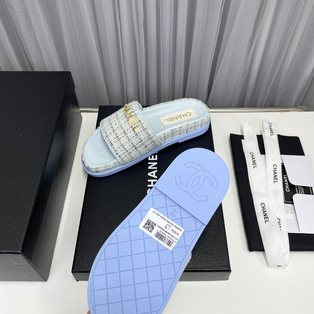Sandalias planas clásicas de moda
