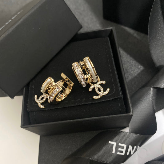Boucles d'oreilles tendance avec strass