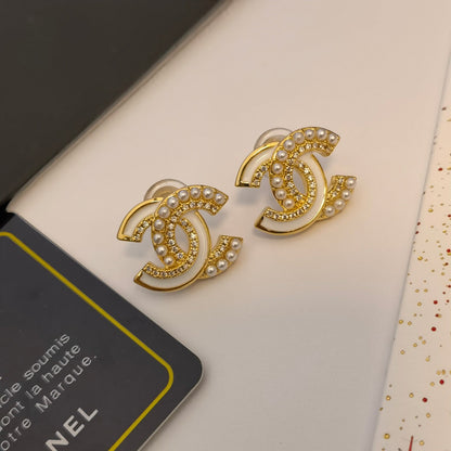 Pendientes de costura de perlas y diamantes de imitación de moda