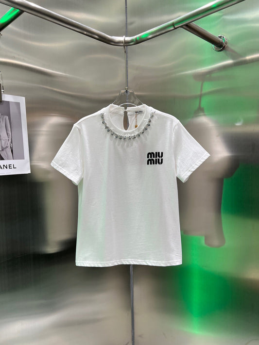 Nueva camiseta bordada con cuello redondo y lentejuelas
