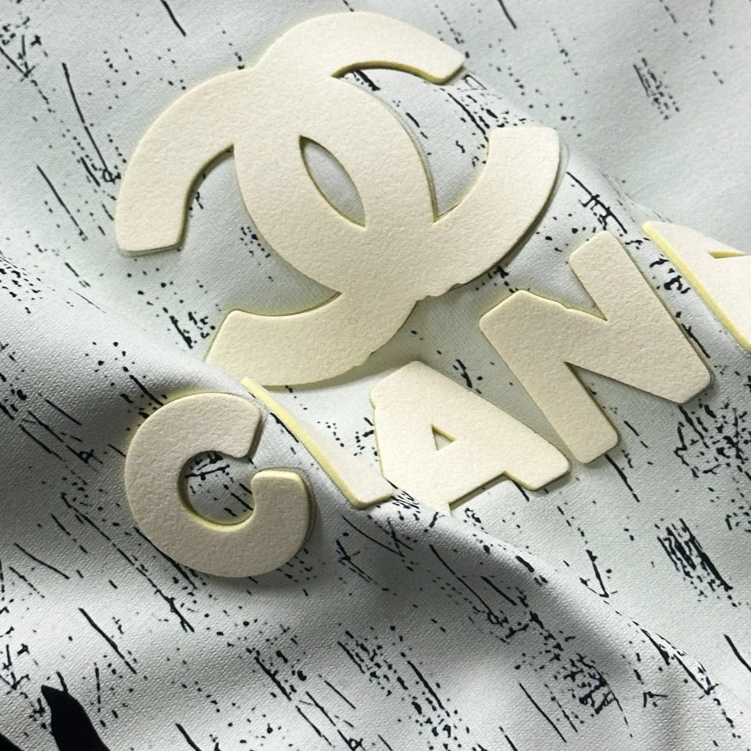 Camiseta de manga corta informal con estampado de logo tridimensional de graffiti grande