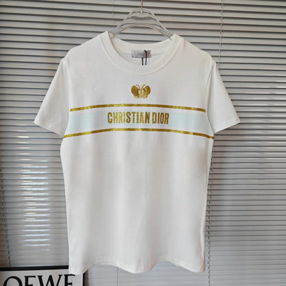 Camiseta con mariposa bordada y logo en tono dorado
