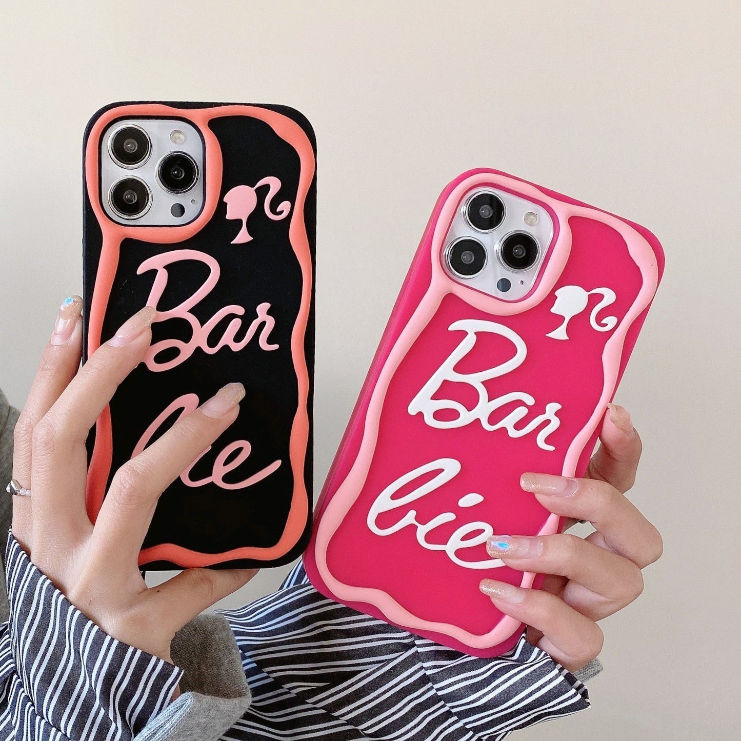 Funda de silicona con letras rosas de dibujos animados