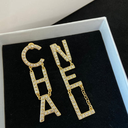Pendientes de Letra con Diamantes de Temperamento