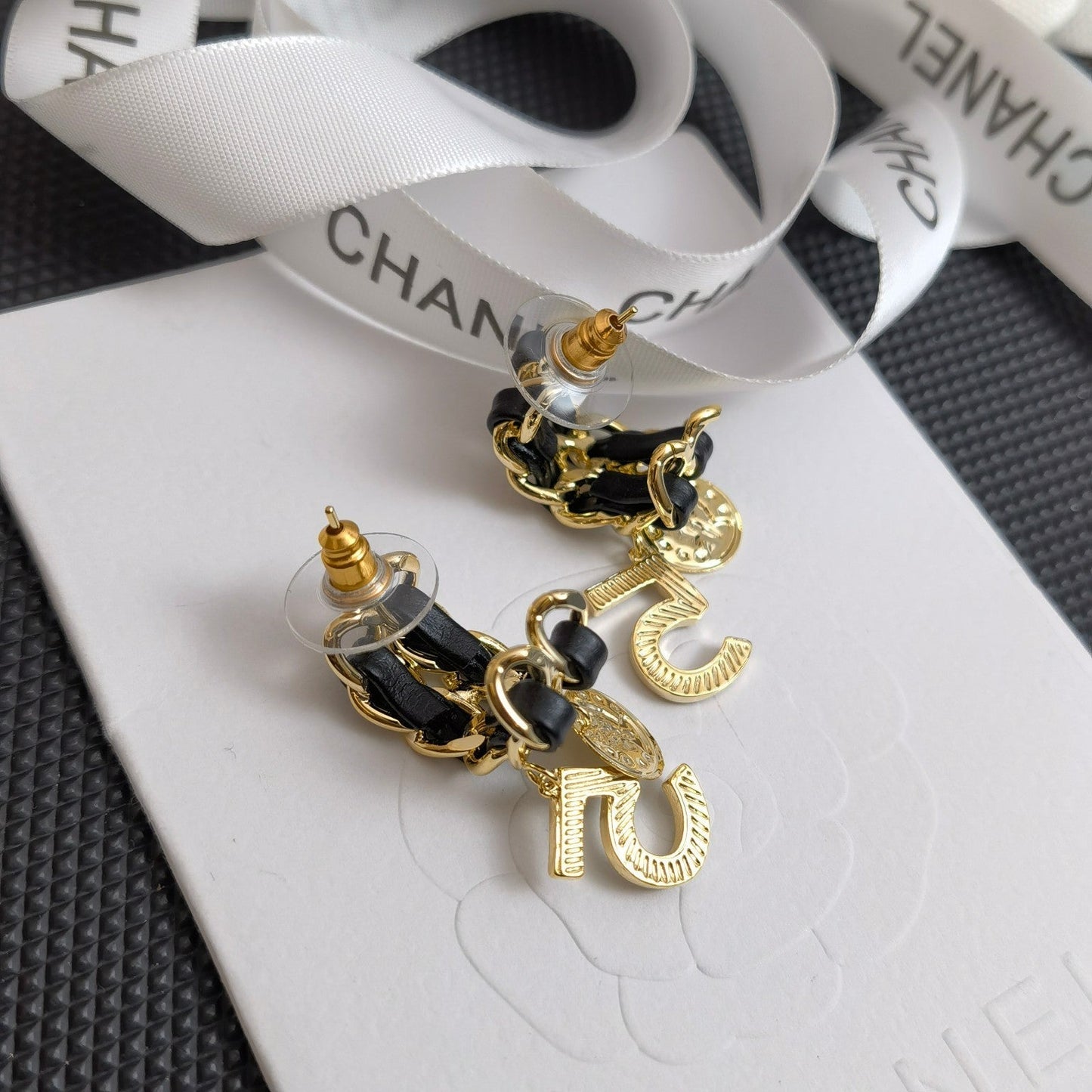 Pendientes Modernos de Piel y Metal (5 unidades)