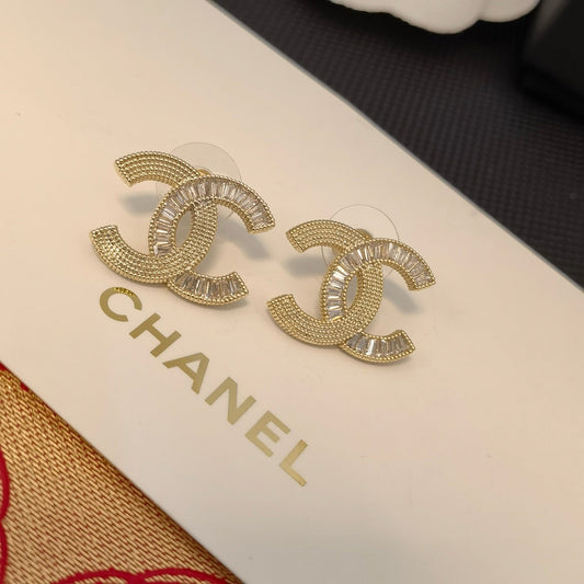 Nuevos Pendientes con Logotipo de Costura de Diamantes Brillantes