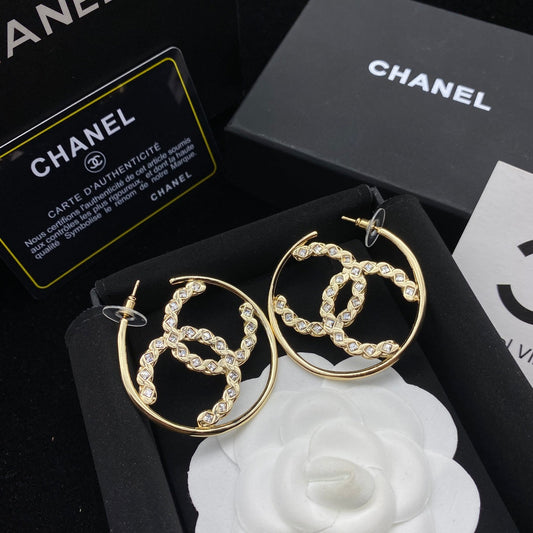 Boucles d'oreilles créoles avec lettre en diamant
