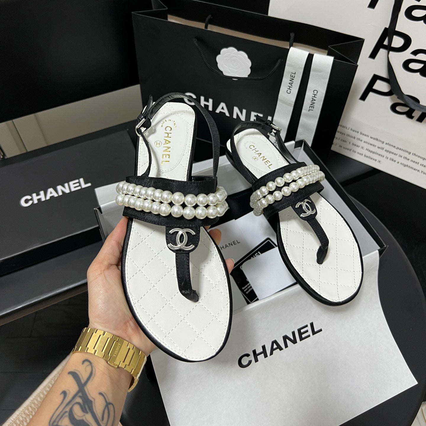 Sandalias de perlas con diseño de moda
