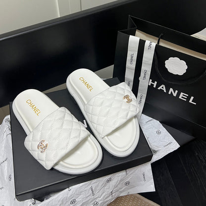 Pantuflas con el logotipo de diamante