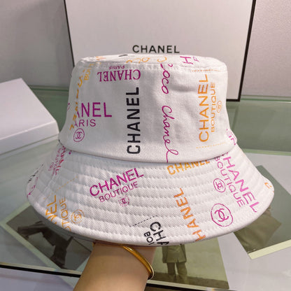 Chapeau seau avec motif lettres tendance