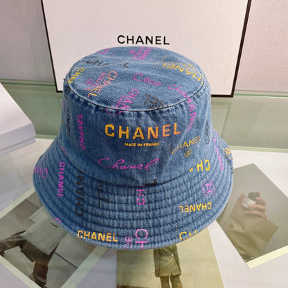 Chapeau seau avec motif lettres tendance