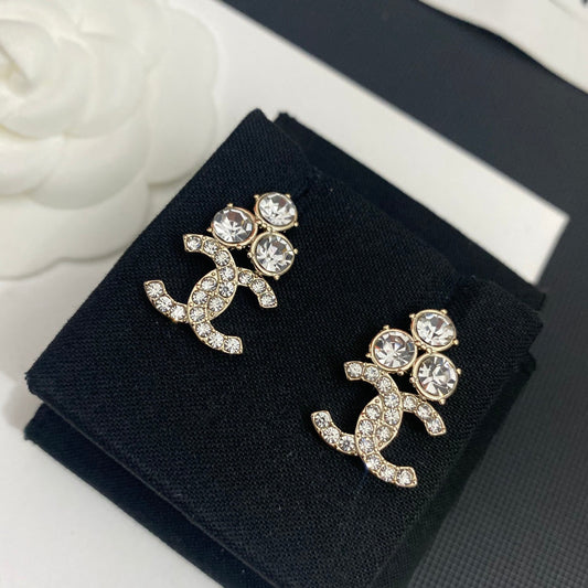 Boucles d'oreilles scintillantes en cristal et diamant