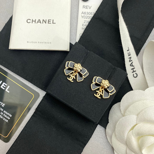 Boucles d'oreilles Camélia Artisanat Émaillé