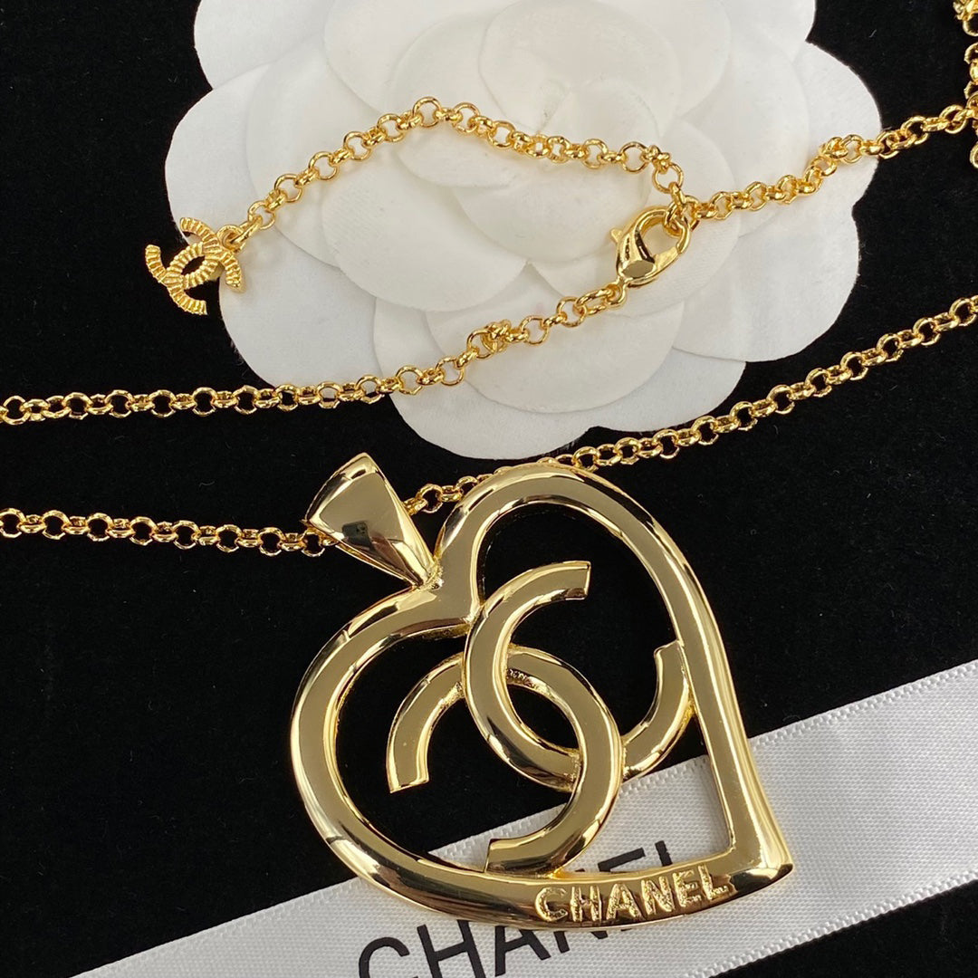 Collar con colgante de corazón grande