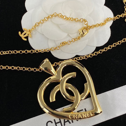 Collar con colgante de corazón grande