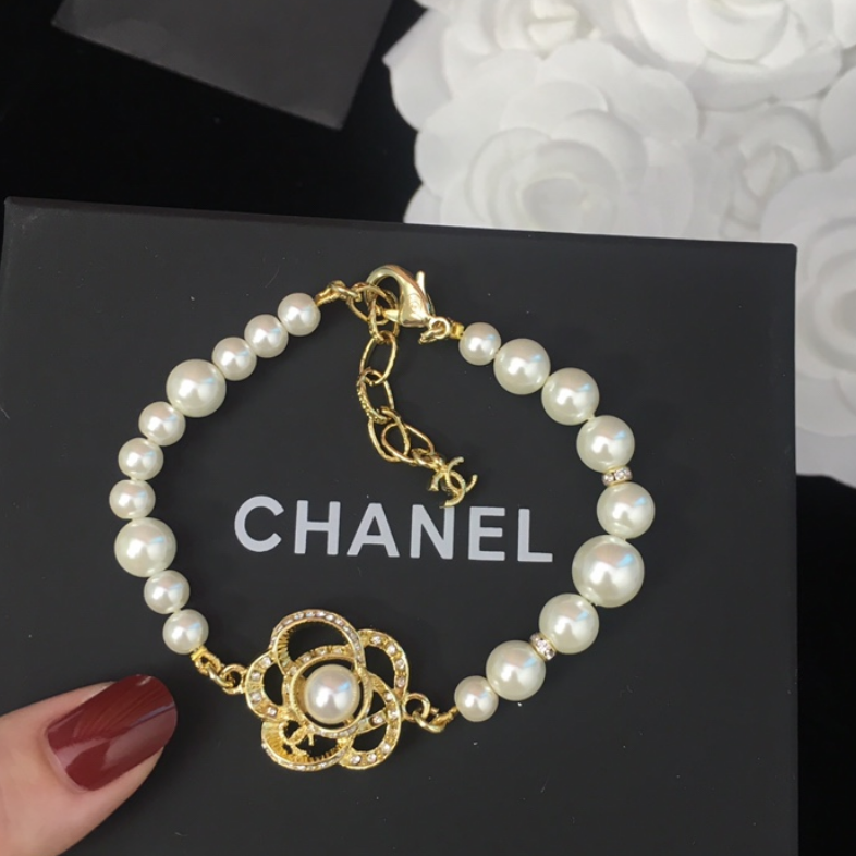 Pulsera Ajustable de Perlas Camellia