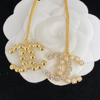 Boucles d'oreilles pendantes en chaîne avec perles et diamants