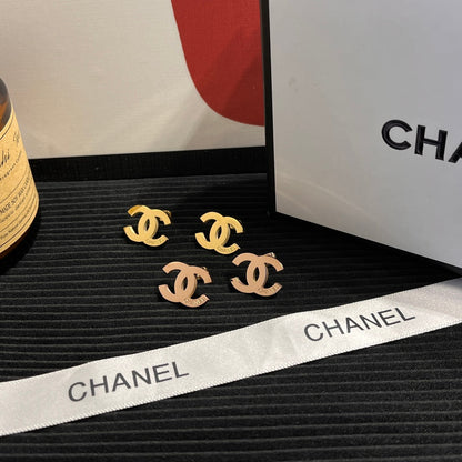 Boucles d'oreilles clous alphabet classique