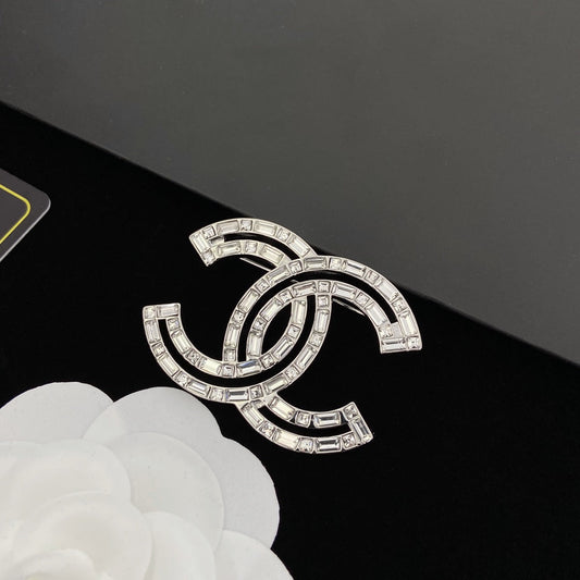 Broche en Cristal et Diamant Scintillant
