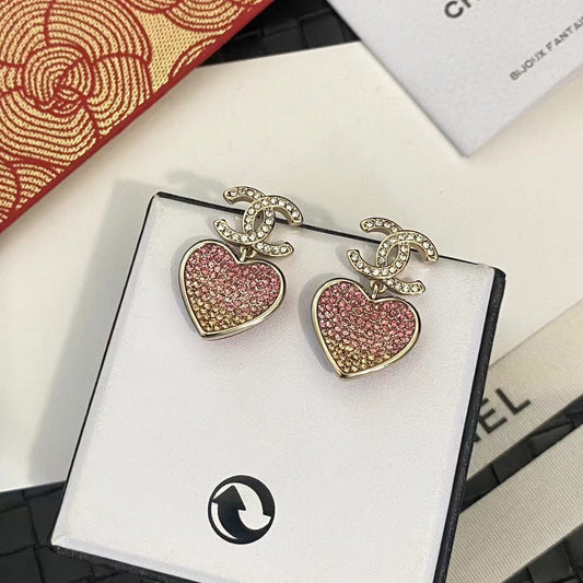 Élégantes boucles d'oreilles cœur en diamant