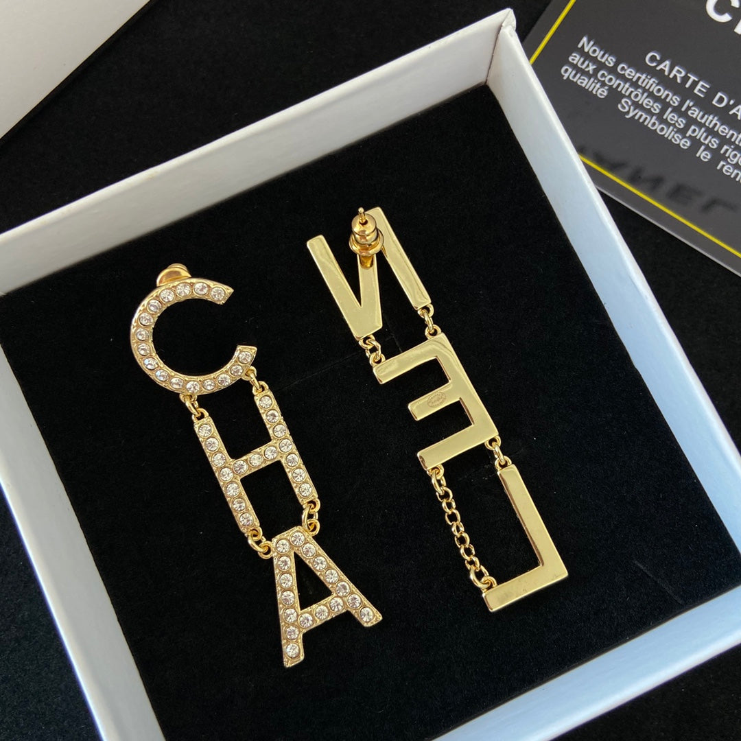 Pendientes de Letra con Diamantes de Temperamento