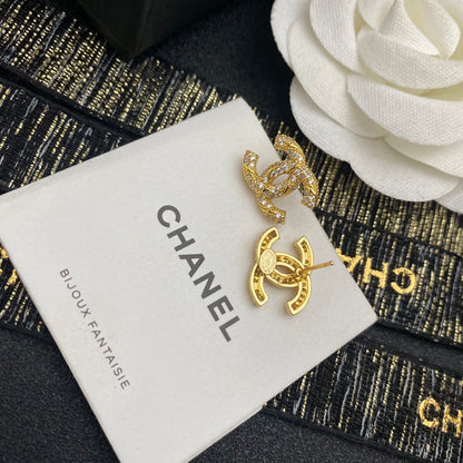 Boucles d'oreilles clous lettre en zircon de qualité supérieure