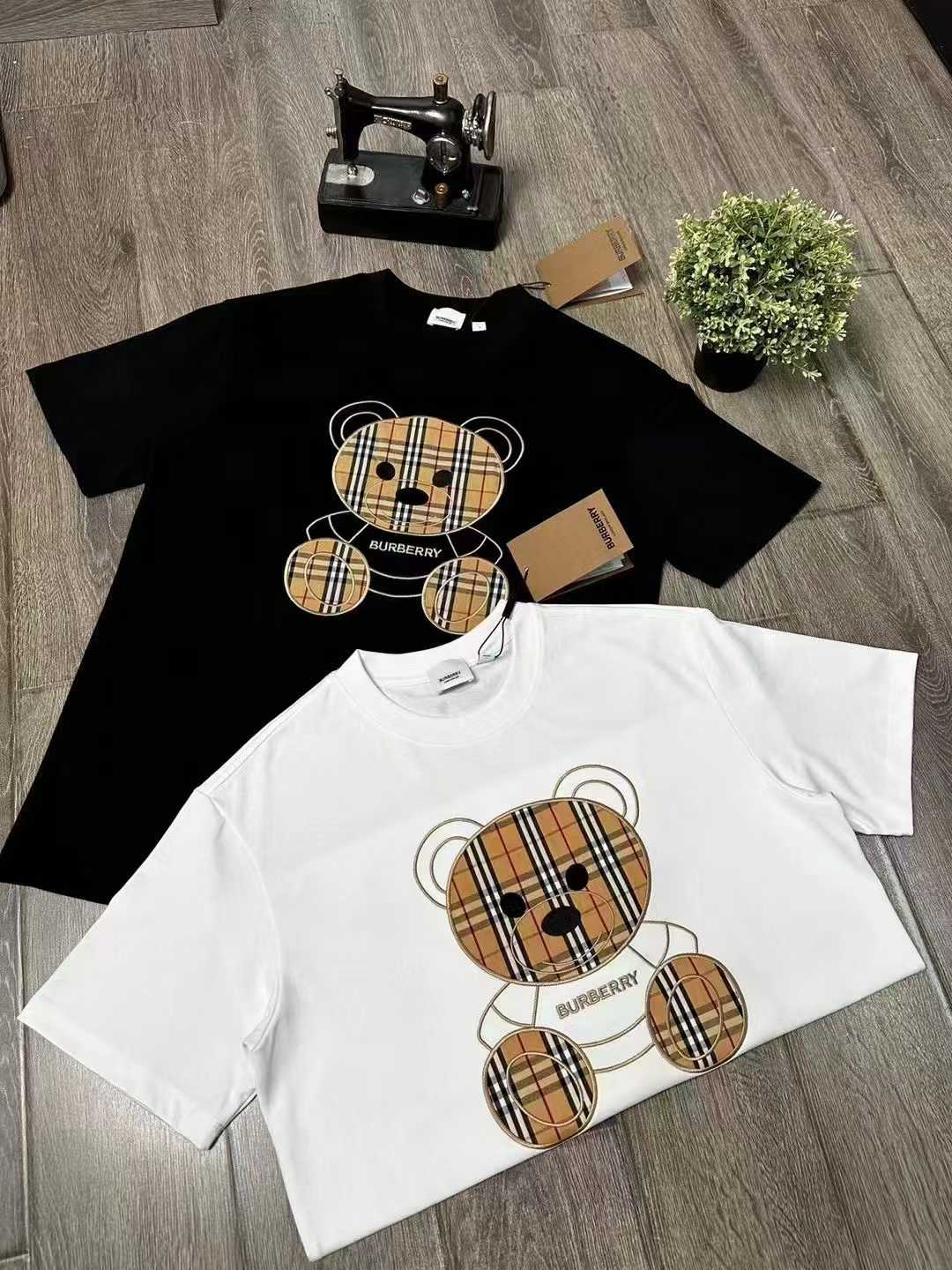 Camiseta de oso bordado